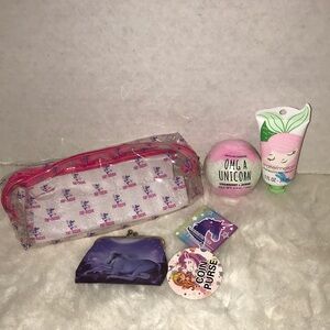 Bath bomb, hand cream, coin purse, cosmetic bag mermaid and unicorn.